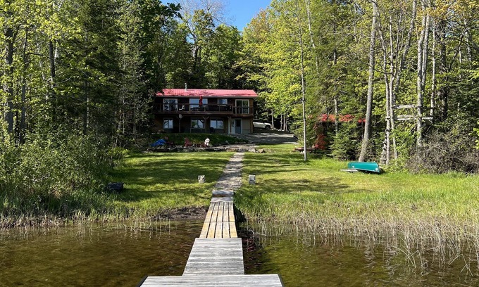 Dysart et al Cottage | Cozy Lakefront Cottage in Haliburton, ON. A Classic Cottage With Modern Touches!