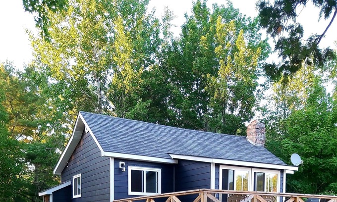 Magnetawan Cottage | cozy lakefront cottage with firepit and boat dock