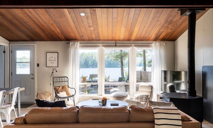 Harcourt Cottage | Cozy Lakefront Cottage | 2.5hrs from GTA & Ottawa