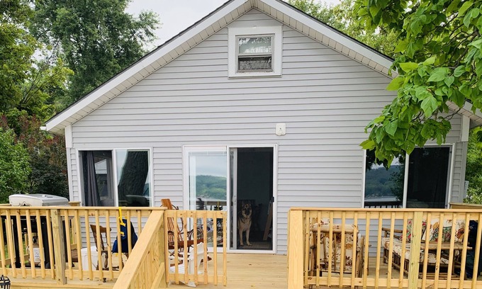 Honeoye House | Cozy Lakefront Cottage!