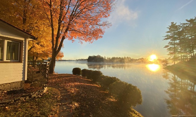 Frontenac Cottage | Cozy Lakefront Getaway in South Frontenac, Rustic & Elegant, Highspeed Internet