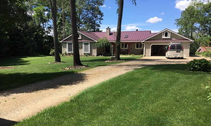 Marcellus House | Cozy Lakefront house on Secluded Wooded lot on Private Lake