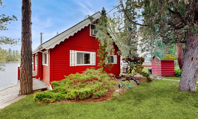 Rollins Cabin | Cozy lakefront log cabin with lake views, vintage decor, & dock