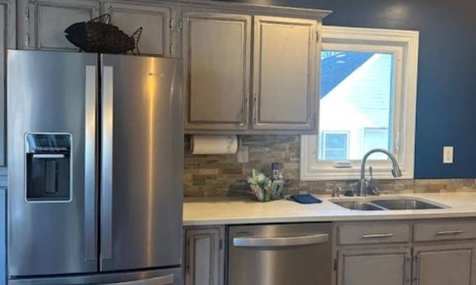 La Porte House | Cozy Lakehouse 2 minutes from Pine Lake