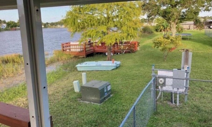 Moore Haven House | Cozy Lakehouse Get-Away!