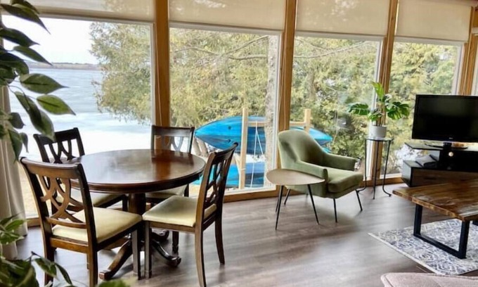 Kawartha Lakes Cottage | Cozy Lakeside Cottage on Lake Scugognn
