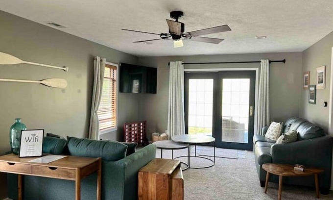 Council Bluffs Cottage | Cozy Lakeside Cottage for Families and Fun Seekers. Game room - Large Soaker Tub