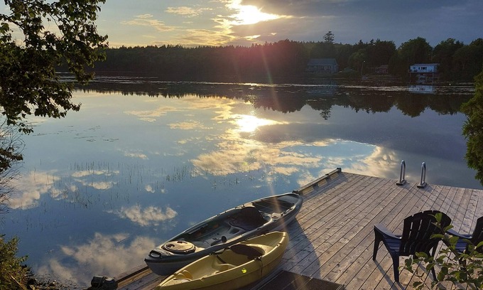 Clifton Royal Cottage | Cozy Lakeside Cottage - Saint John