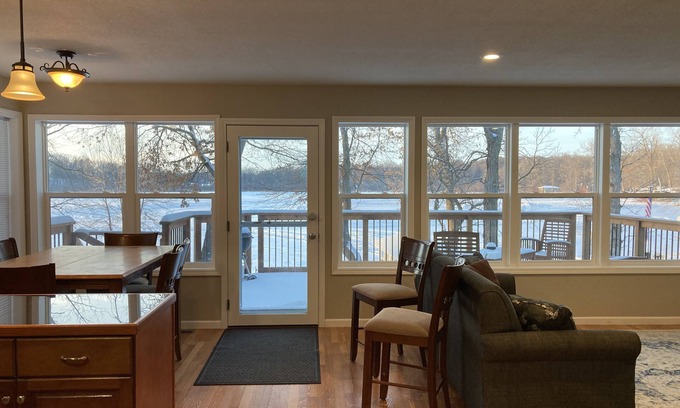 Clear Lake Cottage | Cozy Lakeside Cottage With Beach-Front and Dock Access