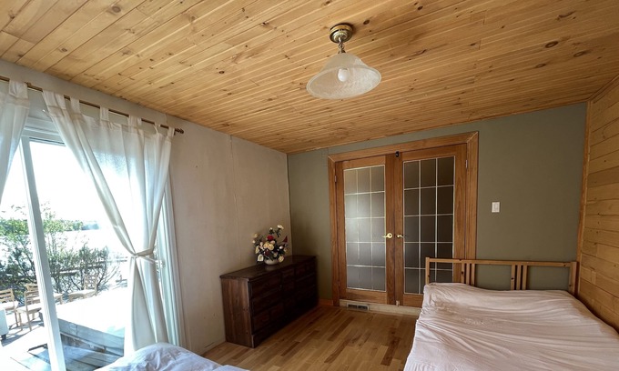Georgian Bay Cottage | Cozy Lakeside Cottage on Go Home Lake