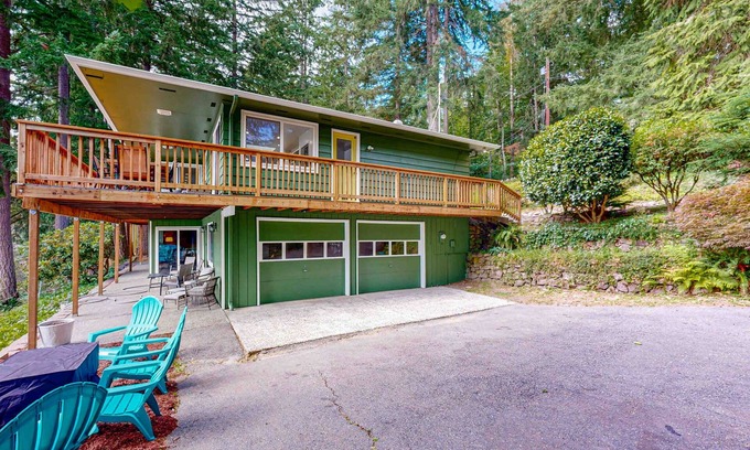 East Olympia House | Cozy lakeside home with kayaks for use and private dock