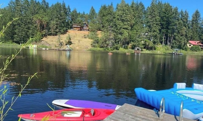 Regional District of Nanaimo Apartment | Cozy Lakeside Retreat