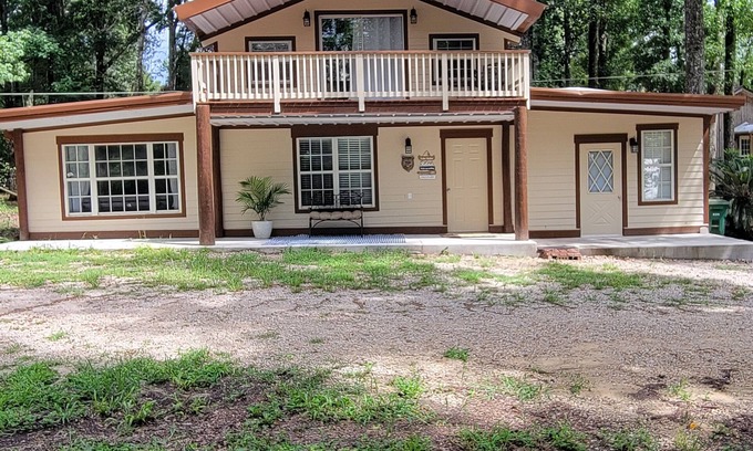 Telogia Cottage | Cozy Lakeview Cottage