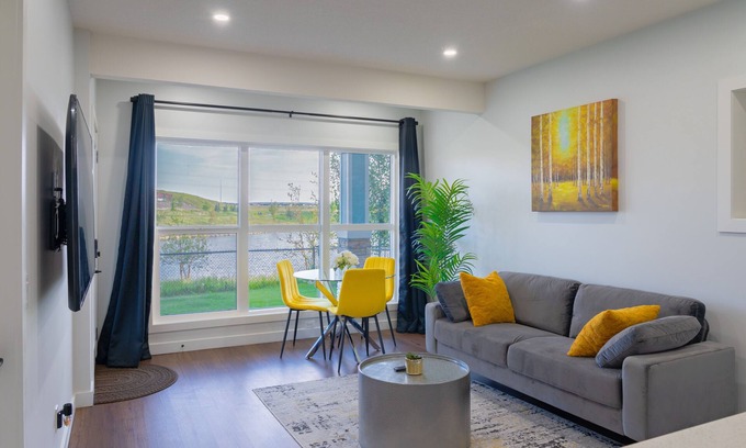 Northwest Calgary Apartment | Cozy lakeview guest suite