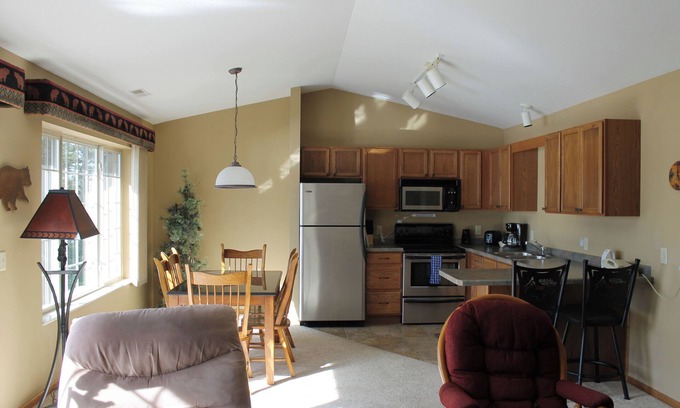 Eagle River Condo | Cozy Lakeview Retreat - Unit 203 at Wild Eagle Lodge, Eagle River, WI