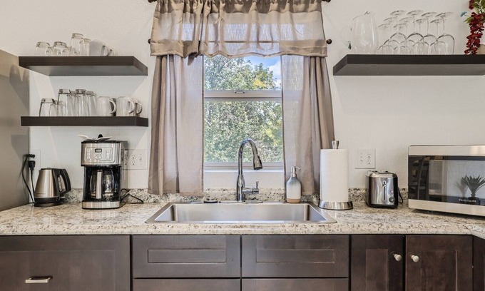 Creighton House | Cozy Lakewood Carriage House