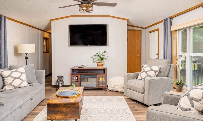 Lakewood House | Cozy Lakewood home on Snowmobile Trails