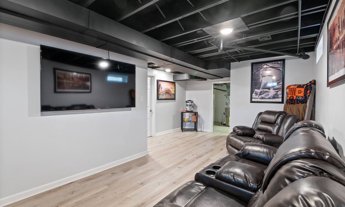 Le Claire House | Cozy LeClaire Townhome within walking distance to downtown!