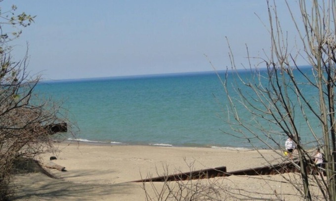 Lexington Cottage | Cozy Lexington cottage! Stroll down to the sandy beach of Lake Huron!