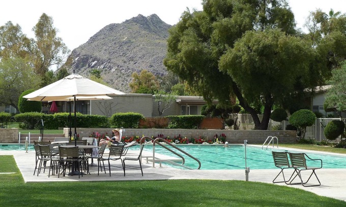 Fashion Square House | Cozy, light filled 2B, 2B in Scottsdale