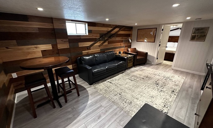 Littleton House | Cozy Littleton, your home away from home.