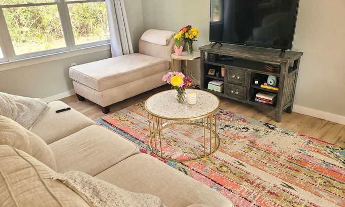 Aberdeen Condo | Cozy Living in Prime Location
