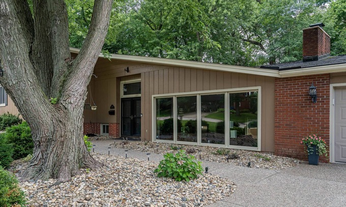 East Moline House | Cozy Living