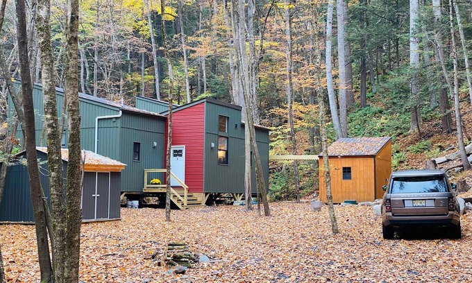 Sparrow Bush Cottage | Cozy loft cottage with a flowing trout brook