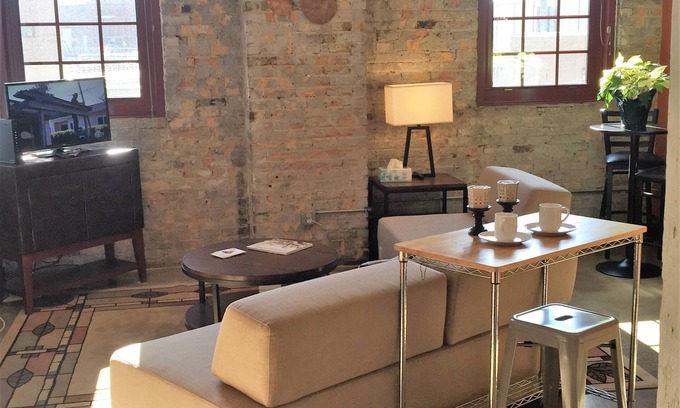 Dinkytown Apartment | Cozy Loft U of M Dinkytown
