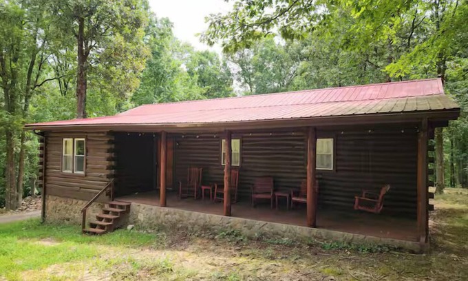 Grand Rivers House | Cozy Log Cabin Retreat