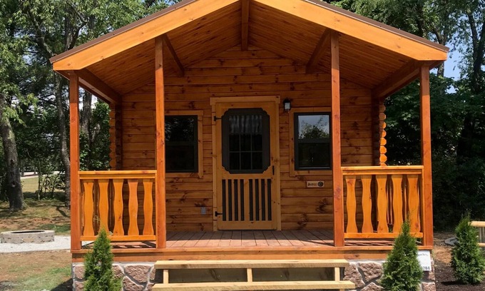 White Cabin | Cozy Log Cabin #4. Minutes from Seven Springs and Hidden Valley!