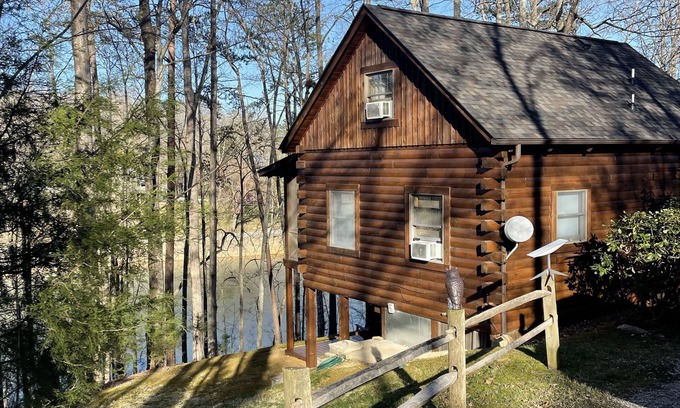 Big Creek Cabin | Cozy Log Cabin in Big Creek on Norris Lake with dock/boat slip, 2 kayaks