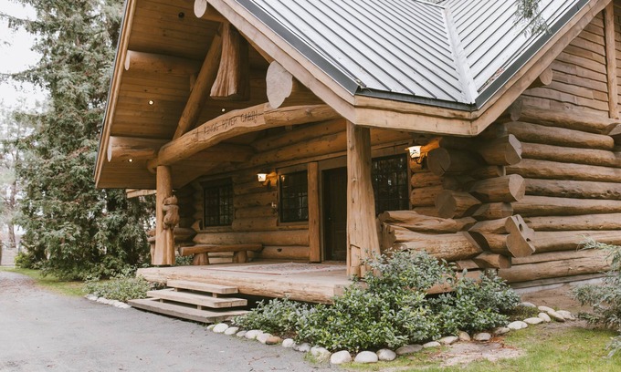 Kingsburg Cabin | Cozy Log Cabin in Kingsburg