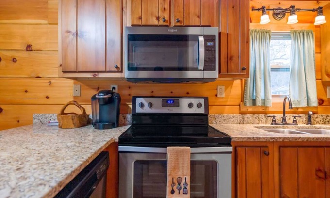 Raleigh Cabin | Cozy Log Cabin Tiny Home Near Raleigh – Perfect for Monthly Stays