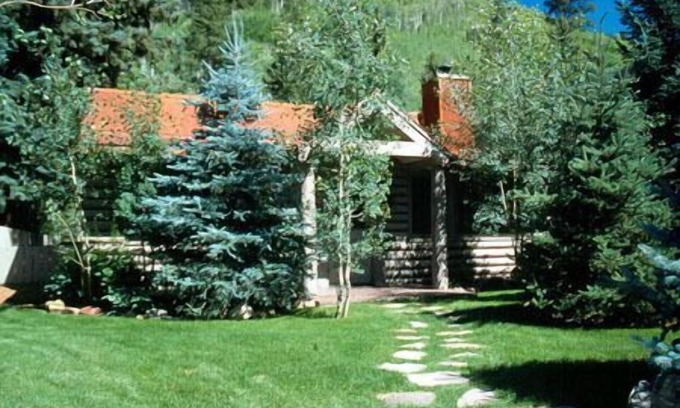 Redstone Cabin | Cozy Log Cabin w/Hot Tub on Redstone Blvd, beautifully landscaped for privacy.