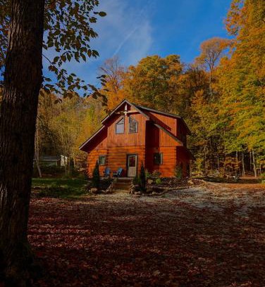 Faraday Ski Chalet | Cozy Log Cabin with Lake Access