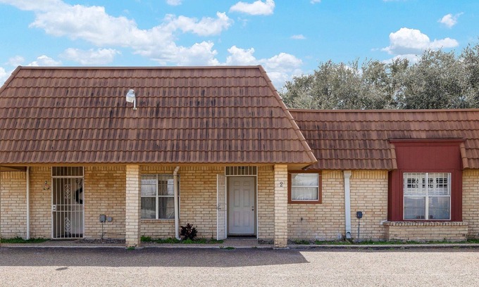 McAllen Condo | Cozy, Lovely 2 bedroom 2.5 bathrooms Recently remodeled.