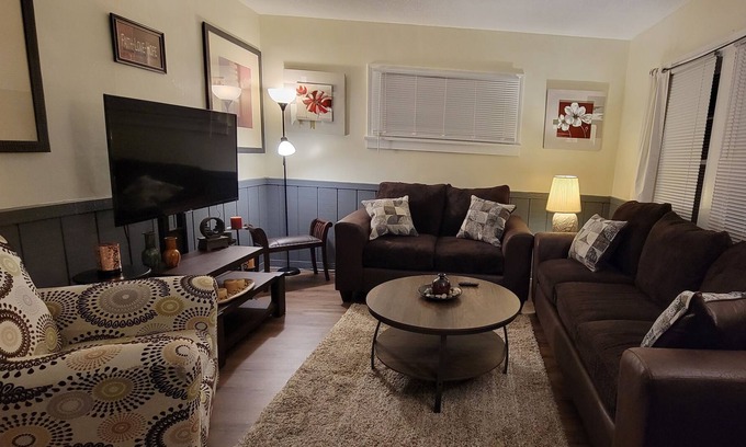 Toledo House | Cozy Lower Duplex