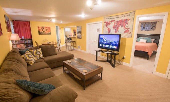 Keewayden House | COZY Lower Level 3 Bedroom Private Suite in South Boulder