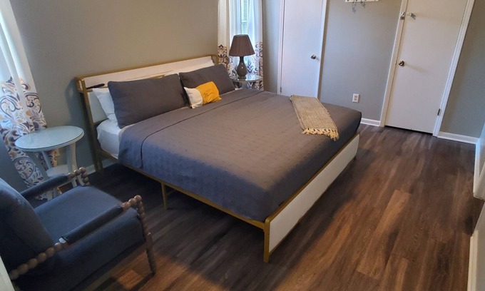 Ellendale House | Cozy Lux Corner