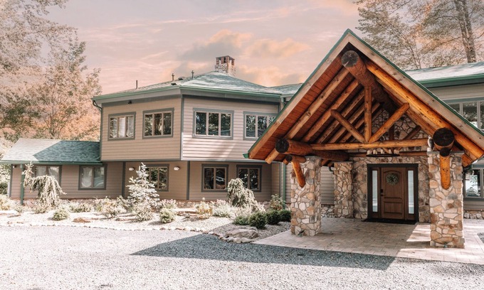 Newfoundland House | Cozy & Luxurious Lake House on 450 Acres of Land