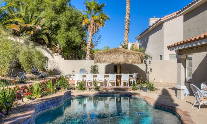 Spring Valley House | Cozy Luxurious Las Vegas Getaway w/Entertainer's Dream Yard 15 Minutes to Strip