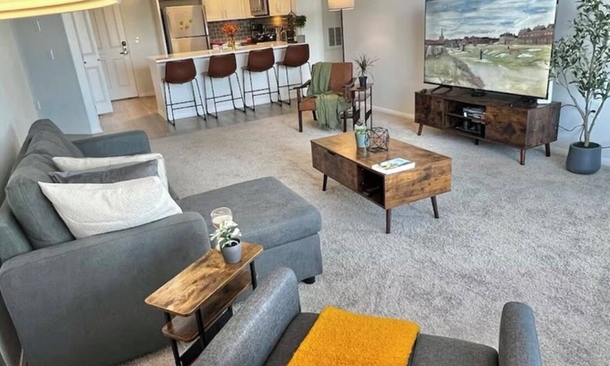 Mission Viejo Apartment | Cozy Luxurious Spacious Apt w/Valley View,Attached Garage,Pool,24-Hour Gym,3 TV