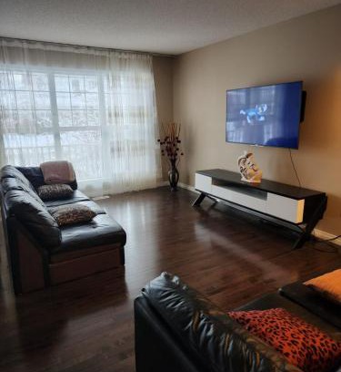 Southeast Edmonton House | Cozy Luxury House