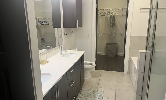 Braeswood Place Apartment | Cozy Luxury One Bedroom in the Heart of Houston Medical Center