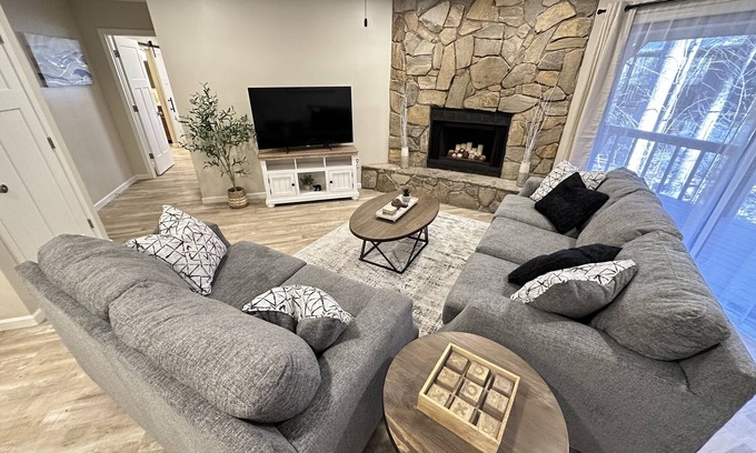 Maggie Valley House | Cozy Maggie Retreat - Easy access one level cabin with two car garage
