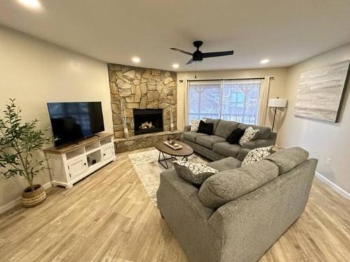 Maggie Valley House | Cozy Maggie Retreat - Easy access with 2 car garage