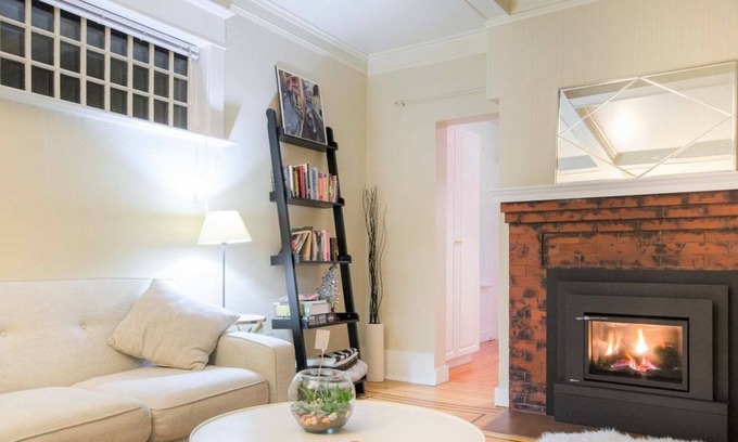 Kitsilano House | Cozy Main Floor in Historic Kitsilano Home – Walk to Beach & Shops