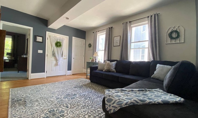 Adrian Apartment | Cozy Main Street Flat