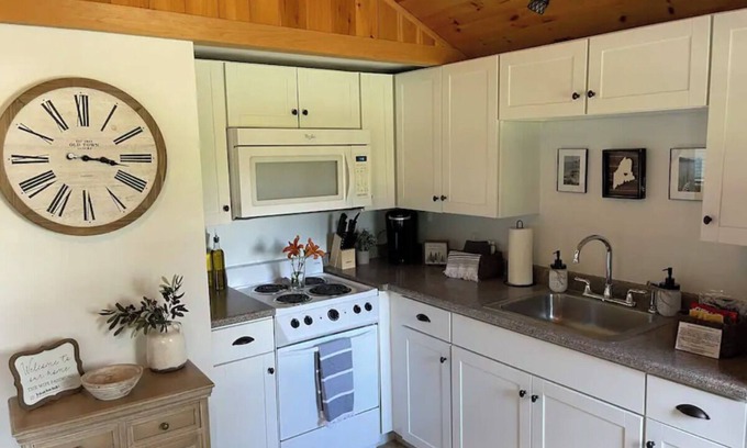 Hampden Cabin | Cozy MaineStay Cottage #1 Hampden/Bangor